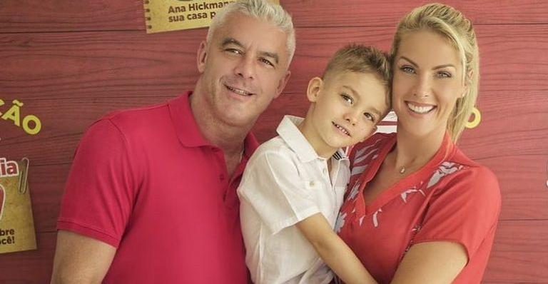 Boa ação: Ana Hickmann e família educam cachorro para deficiente visual