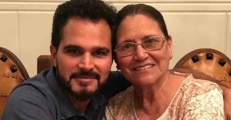 Luciano Camargo compartilha momentos emocionantes com a mãe: ”Como foi bom deitar no seu colo”