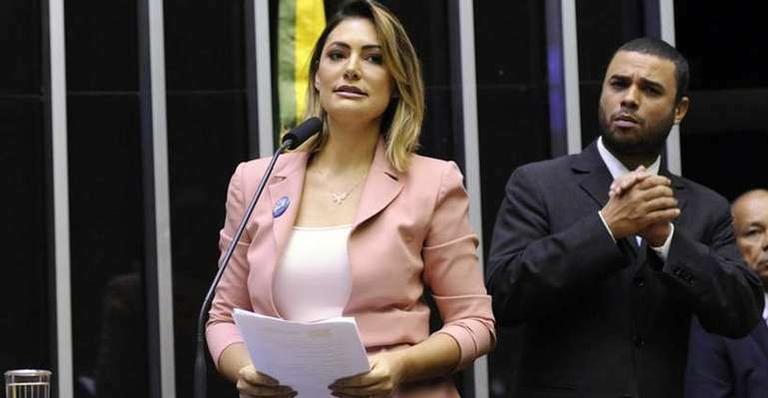 Michelle Bolsonaro promete ajudar portadores de doenças raras e pede atenção a essas pessoas