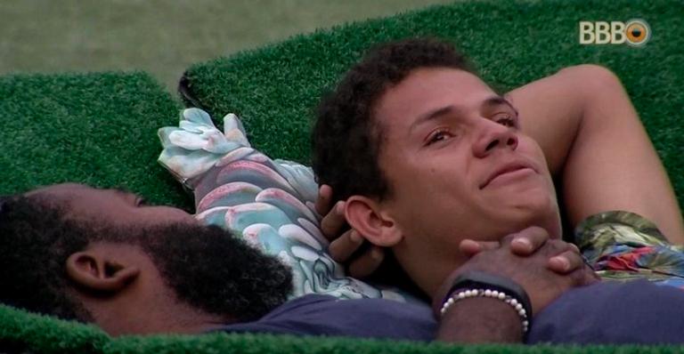 Participante do Big Brother faz revelações tocantes sobre o confinamento e vai às lágrimas