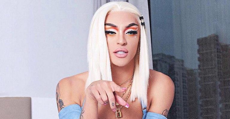 Pabllo Vittar choca a web ao mostrar seios de silicone; vem ver!
