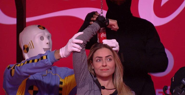 Após 11 horas de prova, Paula vence a liderança e brothers sofrem consequências