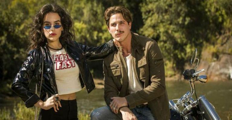 Romulo Neto e Kéfera vivem romance fora da novela, diz jornal
