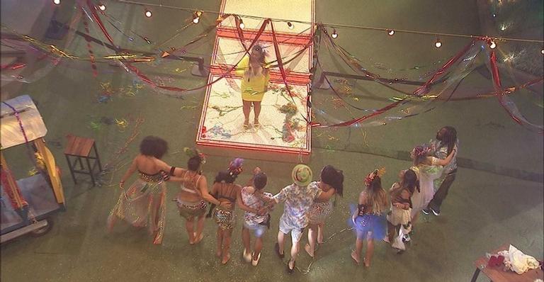 Preta Gil aparece no BBB e é convidada para dormir na casa