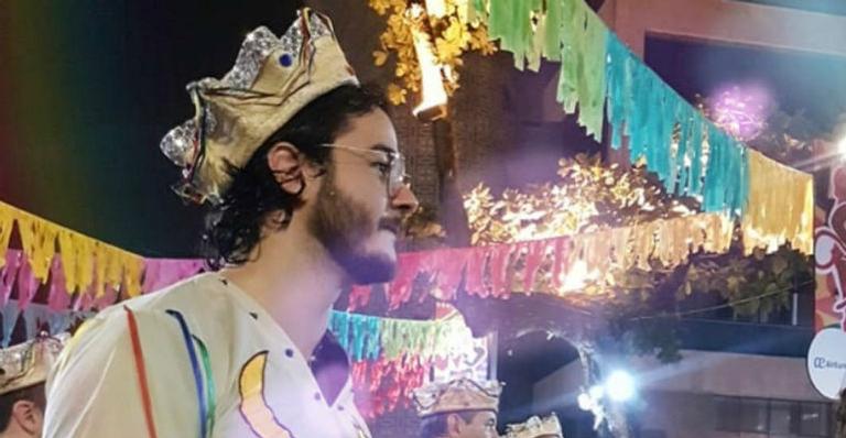 Túlio Gadêlha curte carnaval em Recife e seguidores questionam: ”Cadê a Fátima?”