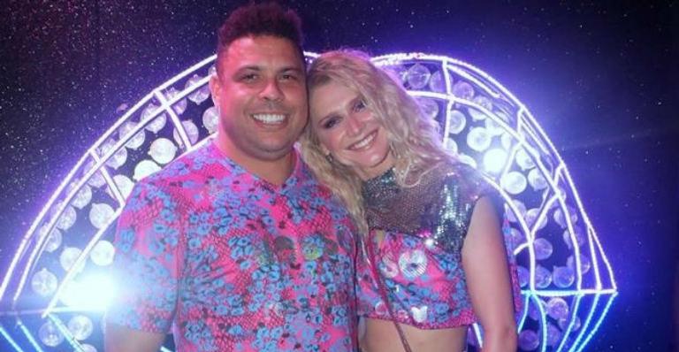 Ronaldo Fenômeno curte Carnaval agarradinho com a namorada, Celina Locks