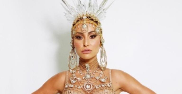 Após ter se tornado mamãe, Sabrina Sato desfila pela primeira vez como Rainha da ‘Gaviões da Fiel’