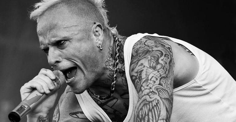 Aos 49 anos, o cantor Keith Flint, vocalista do The Prodigy, foi encontrado morto em casa