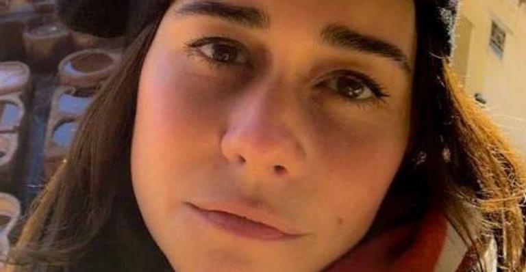 Aos 48 anos, Alessandra Negrini aposta em look ousado e exibe corpão