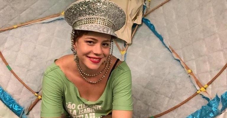 Após desfile com críticas sociais, Leandra Leal se emociona ao falar da Mangueira: ”Foi lindo”