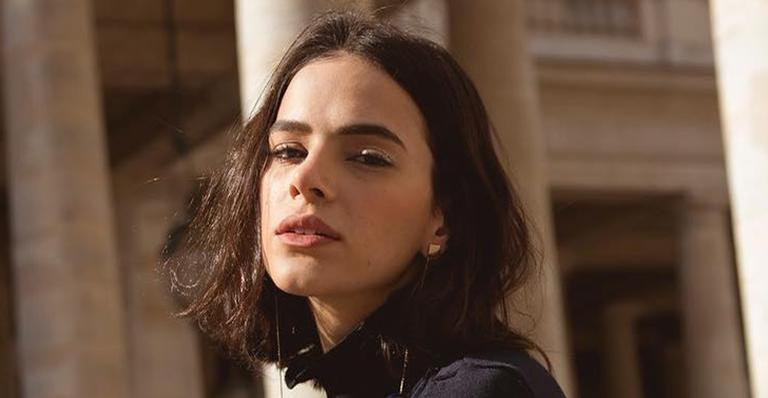 Bruna Marquezine explode fofurômetro ao aparecer agarradinha com Zoe: ”Babá quase perfeita”