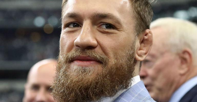 Lutador de MMA Conor McGregor promove festa de luxo para a mãe