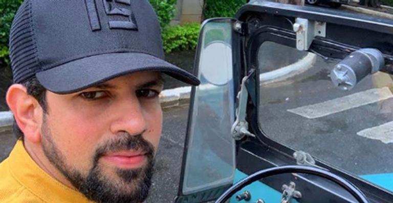 Sertanejo Socoraba compartilha raro clique ao lado da namorada