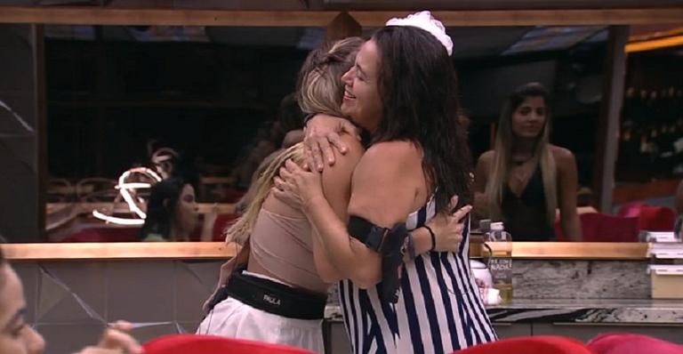 Tereza não esconde emoção após ser presenteada por Paula; entenda!