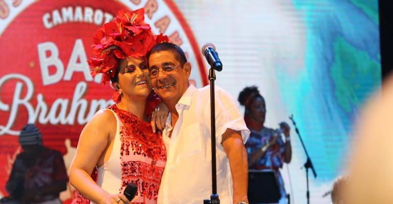 Zeca Pagodinho e Maria Rita agitam dia de desfiles em camarote