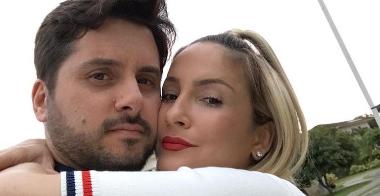 Grávida, Claudia Leitte comemora aniversário de casamento com esposo: ”12 anos bem vividos!”