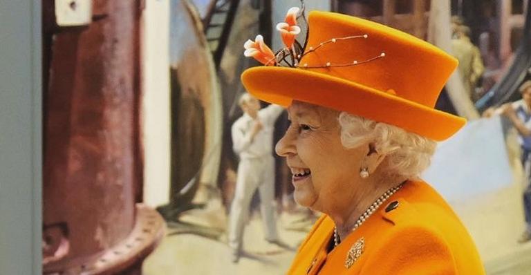 Rainha Elizabeth 2ª encanta seguidores com primeira publicação nas redes sociais