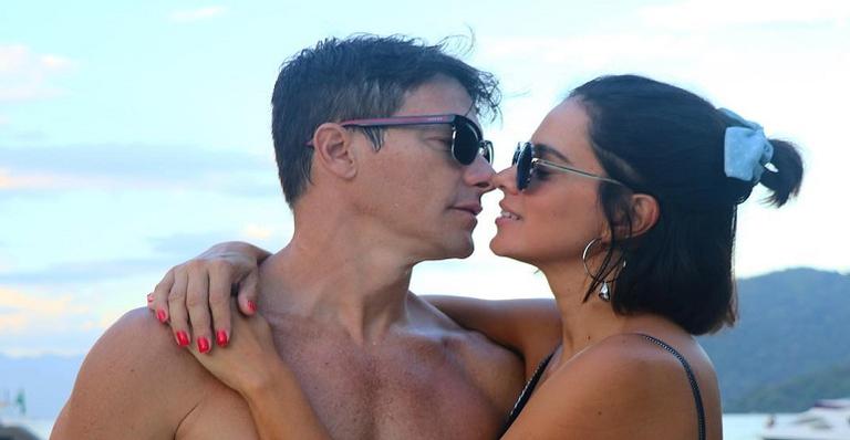 Rodrigo Faro posta ao lado de sua esposa e brinca: ”Não é a Bruna Marquezine”
