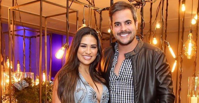 Simone comemora seis anos de casada e recebe surpresa romântica do marido