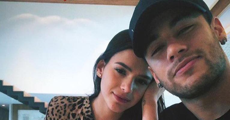 Bruna Marquezine e Neymar Jr. se cumprimentaram no Carnaval