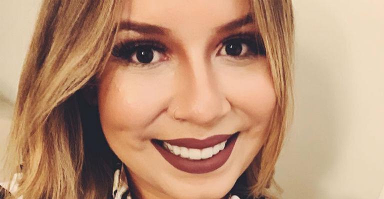 Marília Mendonça ganha flores do sertanejo Henrique