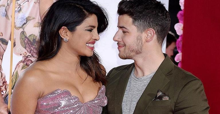 Nick Jonas explica porquê suas diversas cerimônias de casamento terminaram