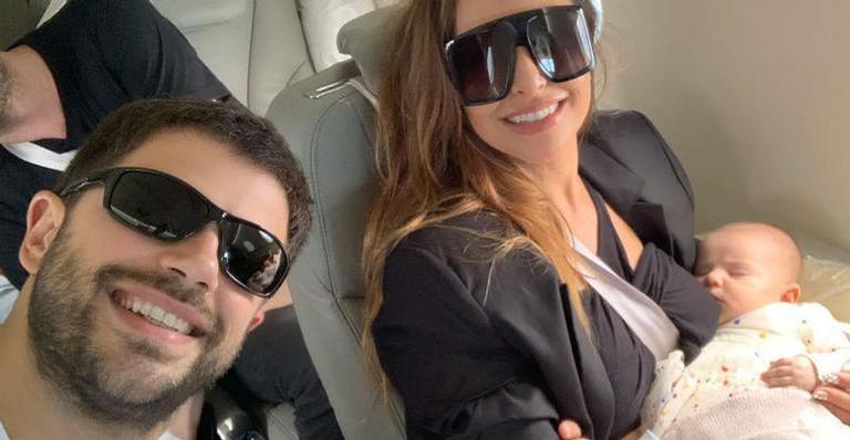 Zoe, filha de Sabrina Sato e Duda Nagle, usa maiô de R$ 1,8 mil