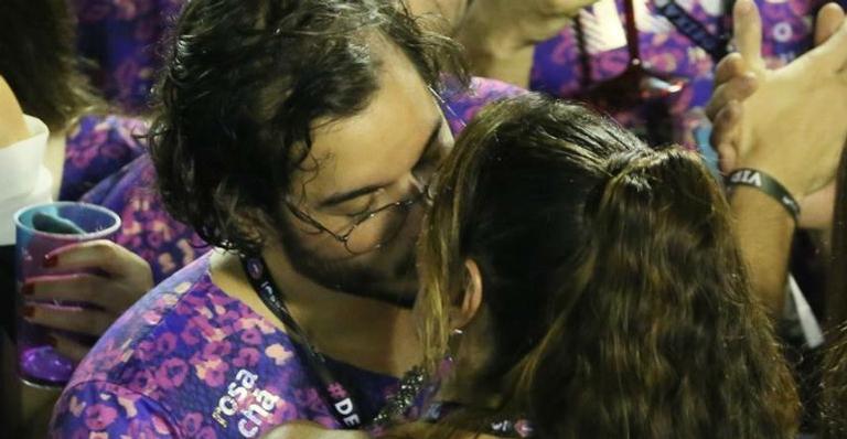 Fátima Bernardes e Túlio Gadêlha fazem o clima esquentar na Sapucaí