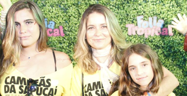 Cláudia Abreu faz rara aparição ao lado das filhas, Maria e Felipa
