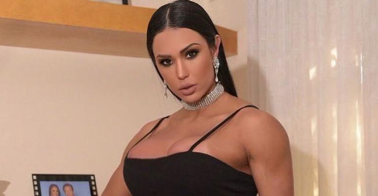 Gracyanne Barbosa exibe marquinha de sol em clique poderoso: ”Bumbum na nuca”