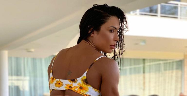 Gracyanne Barbosa posta de fio dental e enlouquece fãs com marquinha