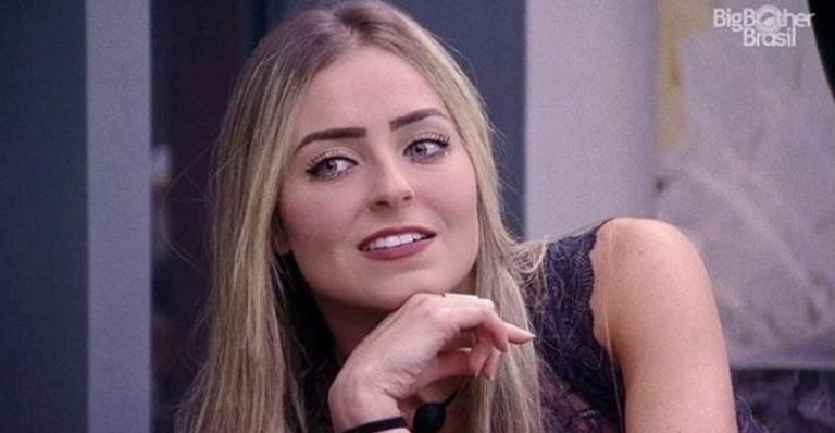 Paula volta a fazer comentários racistas, causa desconforto de sisters e é massacrada na web
