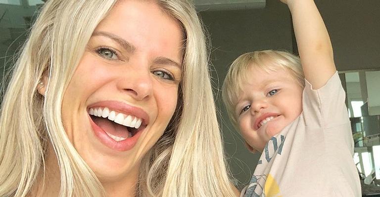 Cheia de energia, Karina Bacchi manda recado inspirador para seguidores
