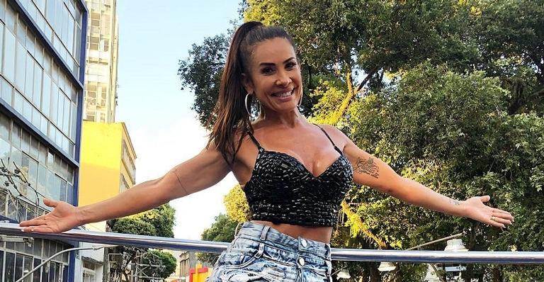Scheila Carvalho coloca pernões para jogo e arranca suspiros dos seguidores