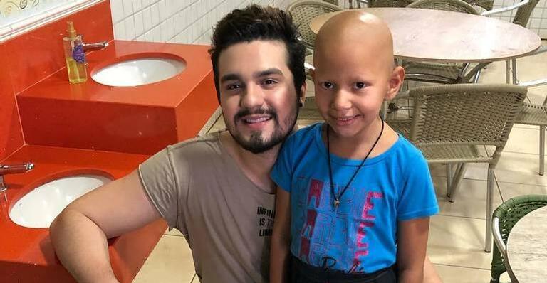 Luan Santana comemora aniversário com crianças com câncer: ”Foi o mais lindo da minha vida”