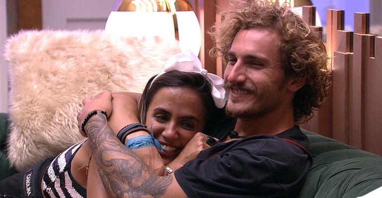Perdeu Hana? Alan chama Carolina de ”mozão” e ela retribui: ”Leoãozinho”