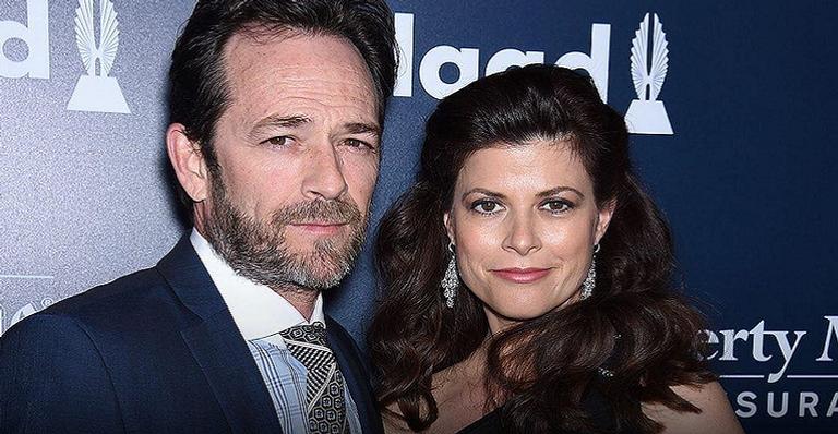 Luke Perry estava prestes a casar com Wendy Bauer quando teve o AVC fatal