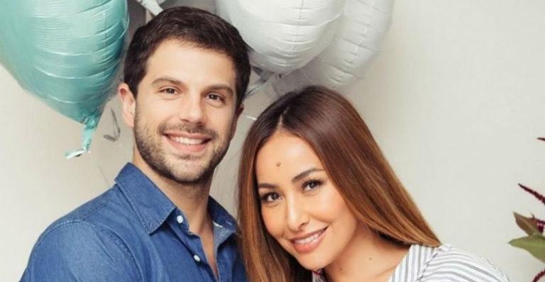 De turbante, Zoe encanta internautas em nova foto com Sabrina Sato