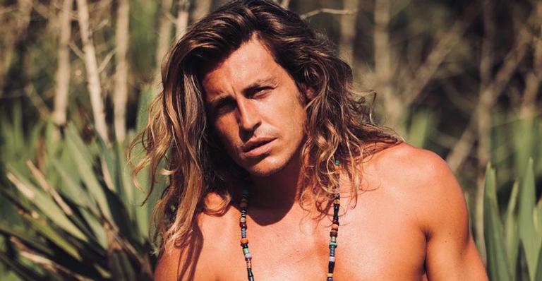 Alberto, o Tarzan italiano, beija participante do ‘BBB’, mas deixa claro: ”Você é minha amiga”