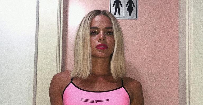 Bruna Marquezine mostra arranhões nos Stories e explica o que ocasionou os machucados