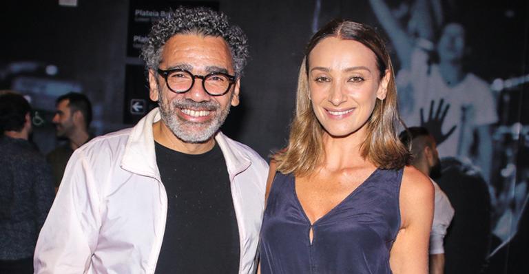 Discretos, Sabrina Parlatore e Wilson Simoninha fazem rara aparição juntos