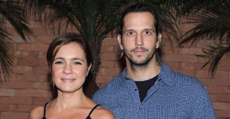 Apaixonados! Adriana Esteves e Vladimir Brichta curtem dia de folga em clima de romance