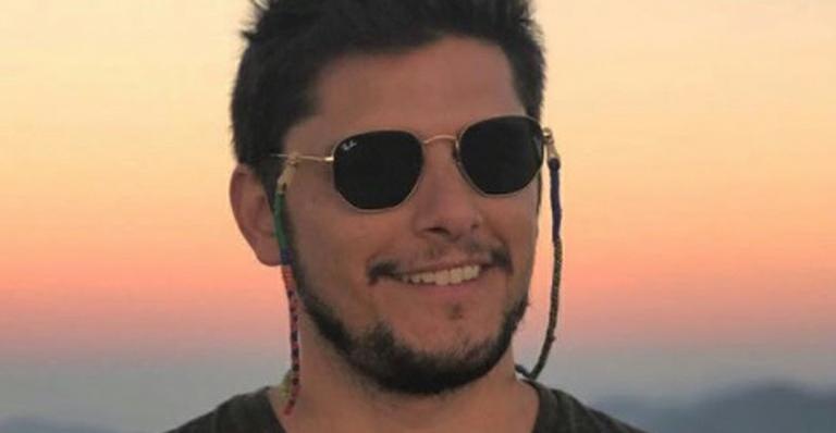 Bruno Gissoni curte dia de folga ao lado da família e encanta os fãs