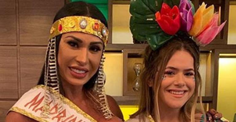 Gracyanne Barbosa exibe boa forma ao posar com Maisa e declara: ”Fada sem defeitos”