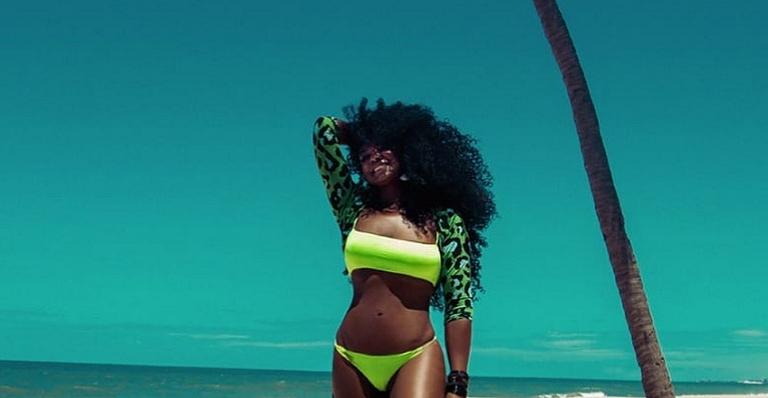 Cris Vianna surge encantadora de biquíni e seguidores reagem: ”Perfeita”