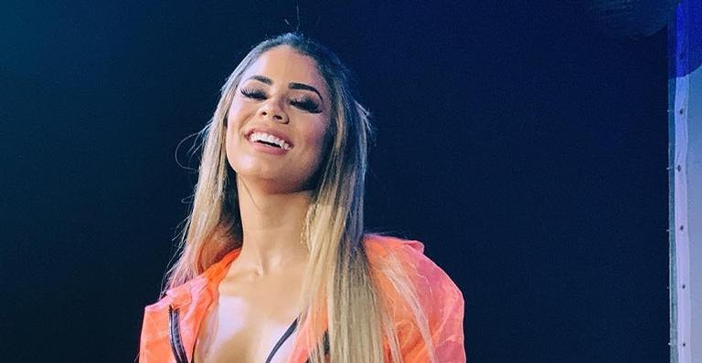 Lexa faz vídeo zoando a Betina do milhão: ”24 anos e muitas contas para pagar”