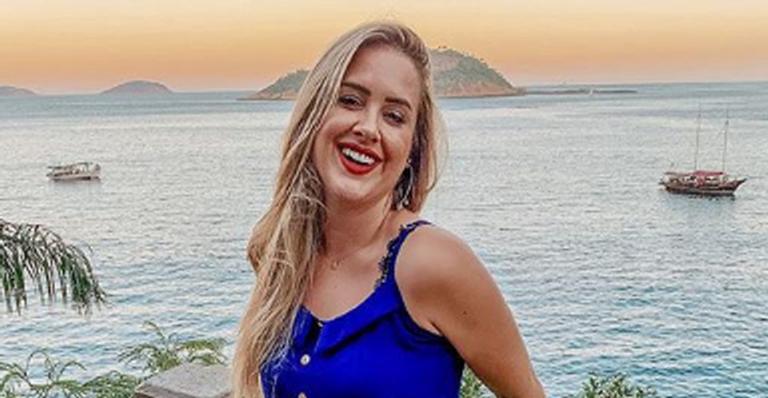 Após procedimentos cirúrgicos, ex-BBB Patrícia Leitte exibe boa forma de maiô