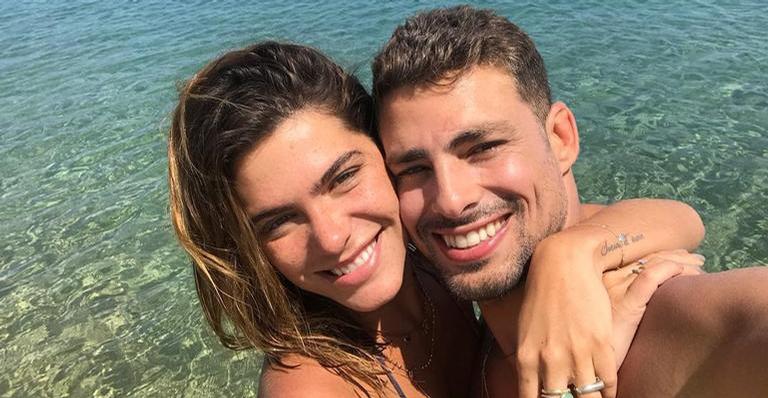 Cauã Reymond e Mariana Goldfarb curtem férias românticas na Grécia