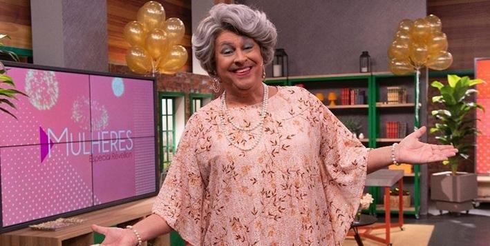 Após rumores de brigas e confusões, personagem ‘Tia’ volta para o programa ”Mulheres”