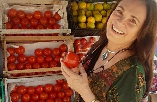 Regina Duarte mostra rugas no rosto e é elogiada: ”Marcas de trabalho”
